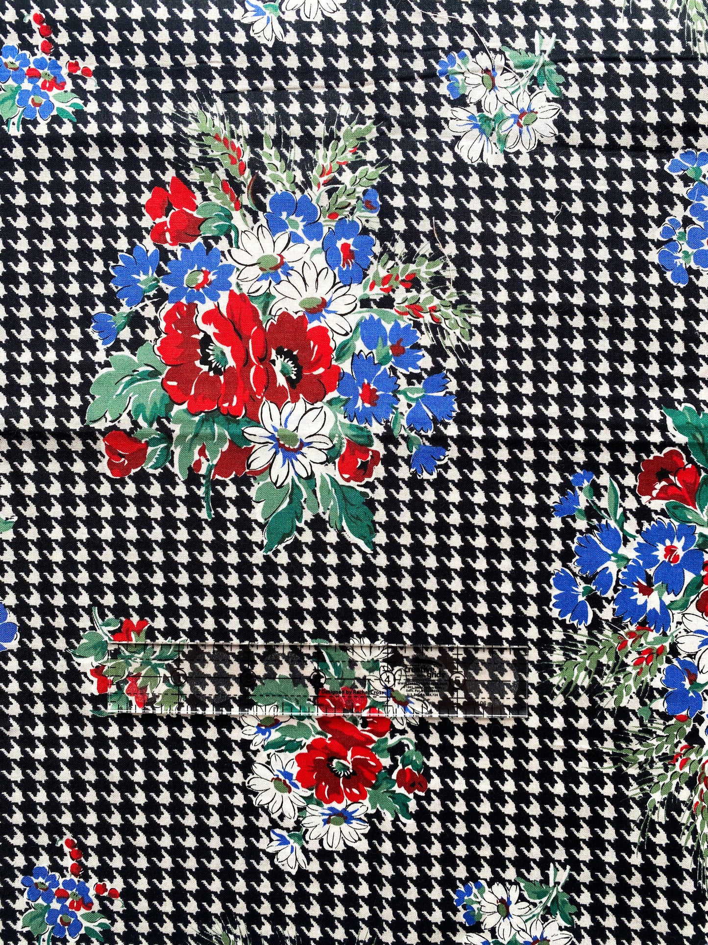 YUWA - Flower on Houndstooth